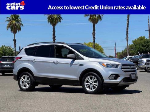 Used 2018 Ford Escape SE FWD image 1
