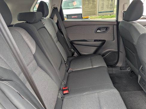 Used 2022 Nissan Rogue SV image 25