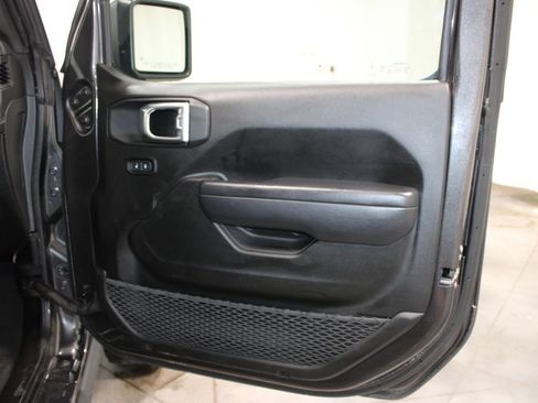Used 2025 Jeep Wrangler Unlimited Rubicon AWD/4WD image 39