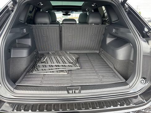 Used 2025 Volkswagen Tiguan SE R-Line AWD/4WD image 26