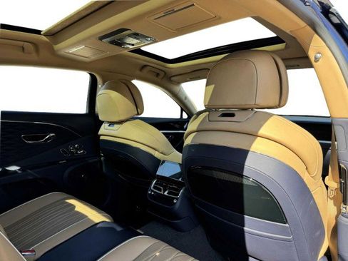 Used 2023 Bentley Flying Spur W12 image 61