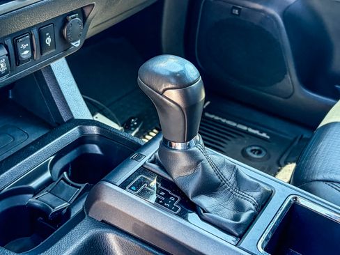 Used 2019 Toyota Tacoma TRD Off-Road w/ TRD Premium Off Road Package AWD/4WD image 18