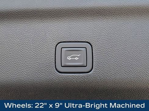 Used 2025 GMC Yukon XL Denali image 32