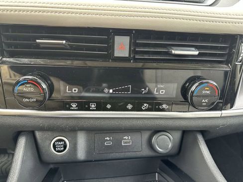 Used 2021 Nissan Rogue SV FWD image 18