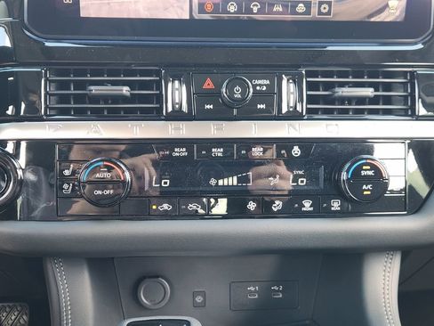 New 2026 Nissan Pathfinder Platinum FWD image 14