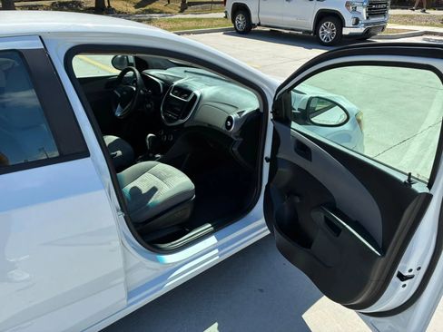 Used 2017 Chevrolet Sonic LT image 6