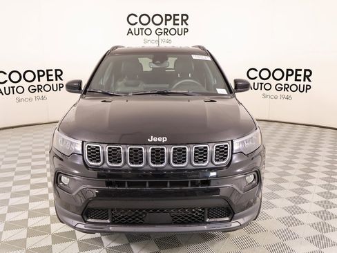 Used 2024 Jeep Compass Latitude w/ Convenience Group image 9