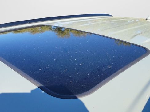 Used 2023 Toyota RAV4 XLE Premium image 6