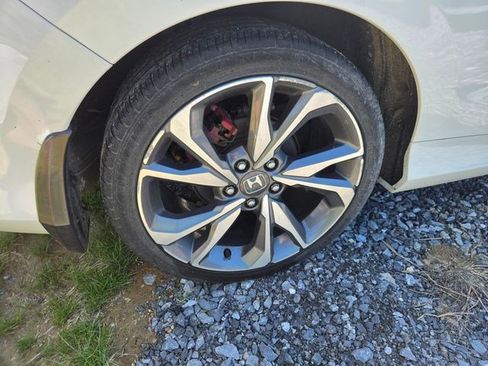 Used 2019 Honda Civic Touring image 25