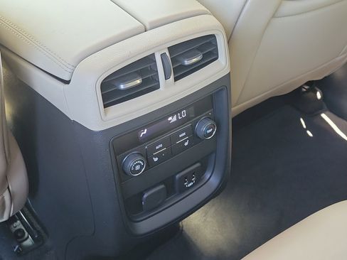 Used 2019 Buick Envision Essence FWD image 15