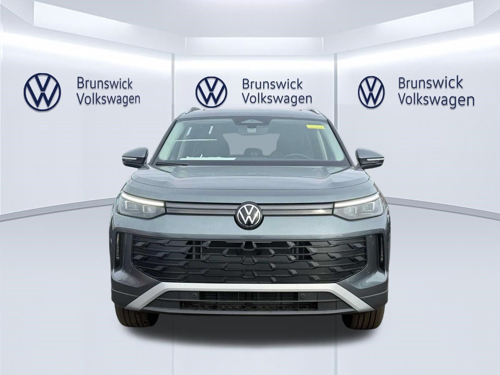 New 2026 Volkswagen Tiguan SE AWD/4WD image 2