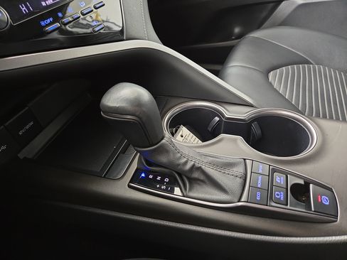 Used 2024 Toyota Camry SE image 22