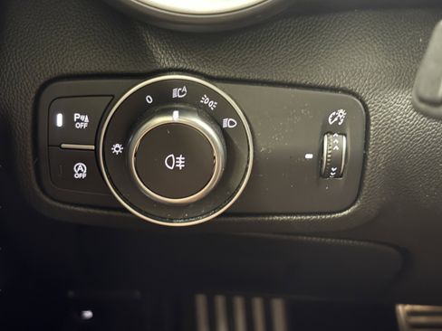 Used 2022 Alfa Romeo Giulia Ti AWD/4WD image 12