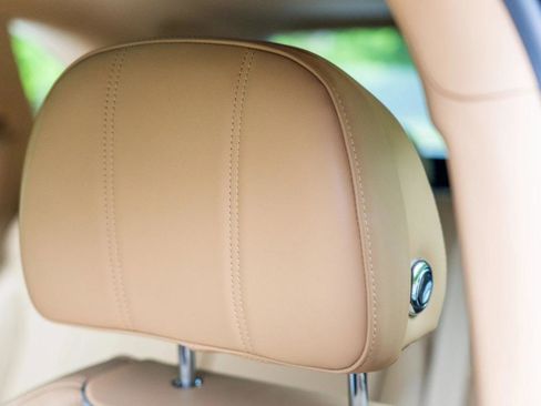 Used 2021 Bentley Bentayga AWD/4WD image 15