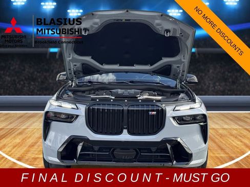 Used 2025 BMW X7 M60i w/ Climate Comfort Package image 28
