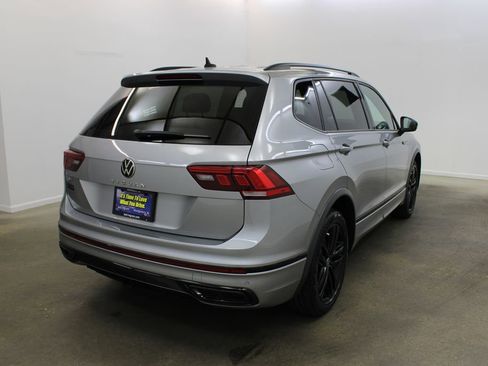 Certified 2022 Volkswagen Tiguan SE R-Line image 5