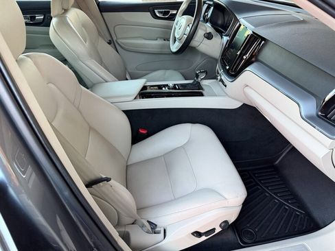 Used 2020 Volvo XC60 T6 Momentum image 13