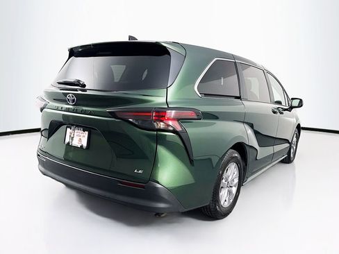 Used 2025 Toyota Sienna LE AWD/4WD image 10