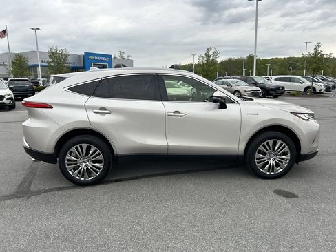 Used 2021 Toyota Venza XLE w/ Softex Package AWD/4WD image 8