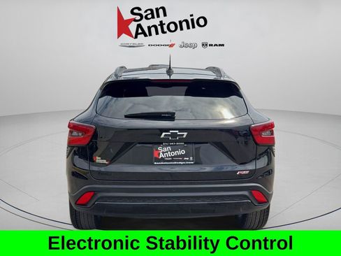 Used 2025 Chevrolet Trax RS w/ Sunroof Package image 7