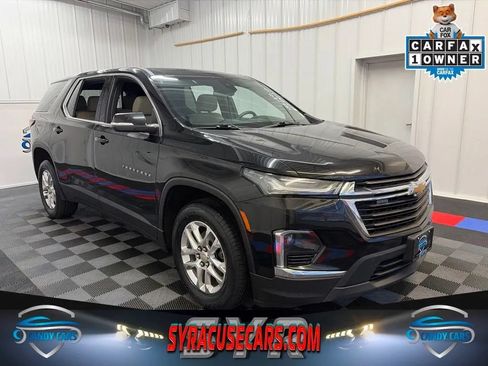 Used 2022 Chevrolet Traverse LS AWD/4WD image 1