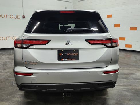 Used 2022 Mitsubishi Outlander ES image 15