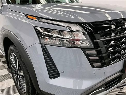 New 2026 Nissan Pathfinder Platinum image 14