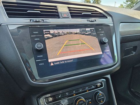 Used 2018 Volkswagen Tiguan SE w/ Panoramic Sunroof Package AWD/4WD image 27