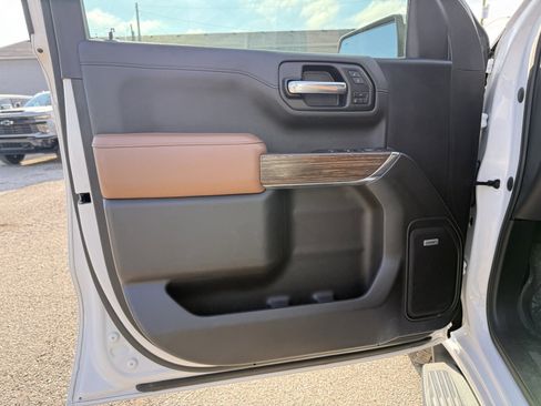 Used 2020 Chevrolet Silverado 1500 High Country w/ Technology Package image 7