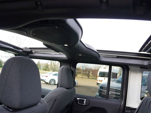 Certified 2025 Jeep Wrangler Unlimited Sahara w/ Safety Group image 20