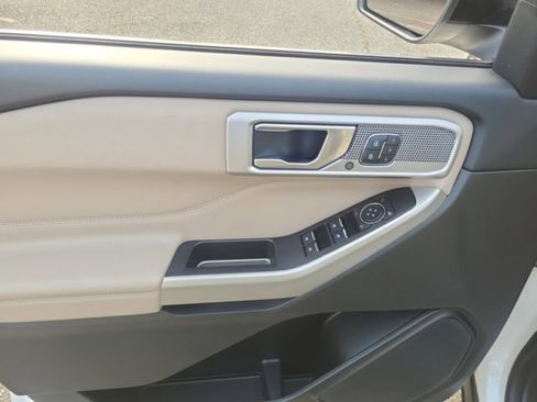 Used 2022 Ford Explorer Limited w/ Equipment Group 301A image 23