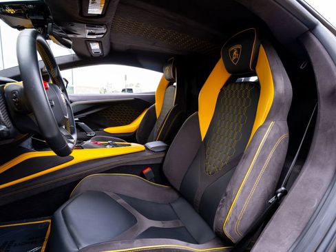 Used 2024 Lamborghini Revuelto AWD/4WD image 39