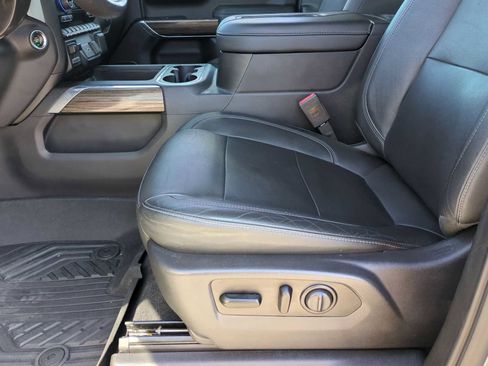 Used 2020 Chevrolet Silverado 1500 LT Trail Boss image 18