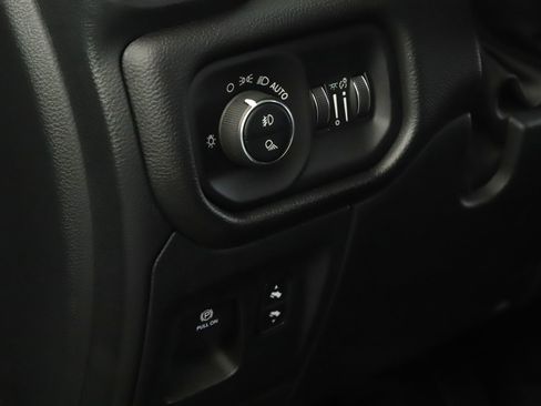 Used 2023 RAM 1500 Laramie AWD/4WD image 9