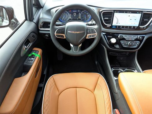 New 2026 Chrysler Pacifica Pinnacle image 14