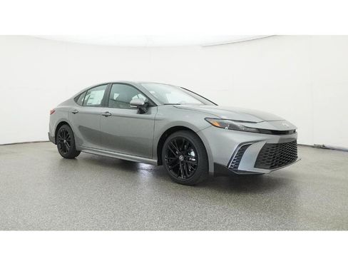 Used 2026 Toyota Camry SE FWD image 29