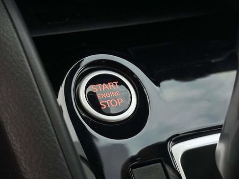 New 2025 Nissan Versa SR w/ Trunk Package image 21