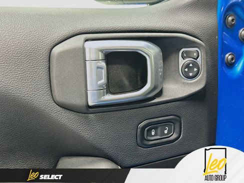 Used 2024 Jeep Wrangler Unlimited Sahara AWD/4WD image 20