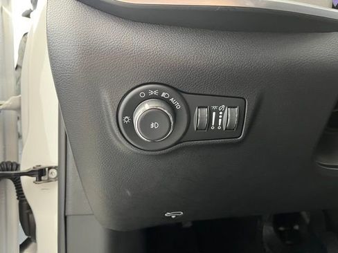 Used 2025 Jeep Compass Limited image 18