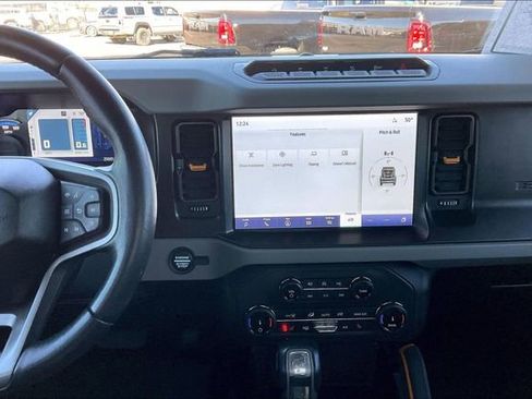 Used 2022 Ford Bronco Badlands image 6