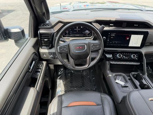 Used 2025 GMC Sierra 2500 AT4 AWD/4WD image 17