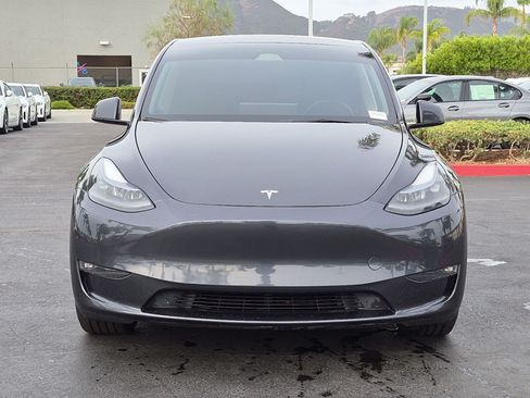 Used 2024 Tesla Model Y Long Range AWD/4WD image 3