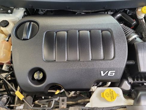 Used 2017 Dodge Journey SE image 30