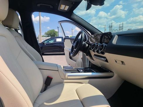 Used 2025 Mercedes-Benz GLA 250 4MATIC image 18