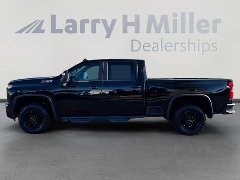 Used 2023 Chevrolet Silverado 2500 LT w/ Midnight Edition image 3