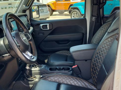 Used 2022 Jeep Wrangler Unlimited Sahara AWD/4WD image 22
