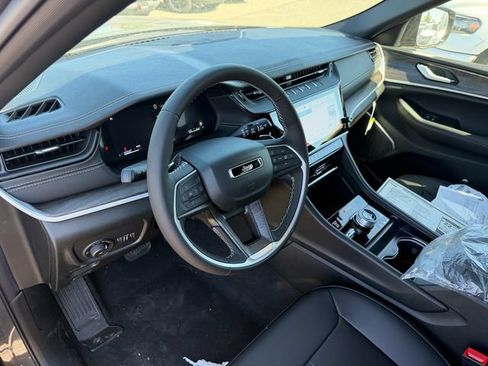 New 2026 Jeep Grand Cherokee L Limited w/ Limited Altitude Package AWD/4WD image 11