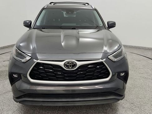 Used 2021 Toyota Highlander XLE FWD image 9