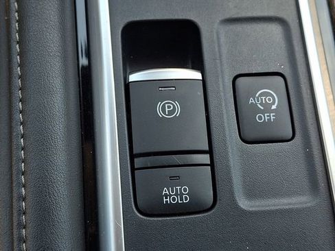 Used 2025 Nissan Pathfinder SL AWD/4WD image 23
