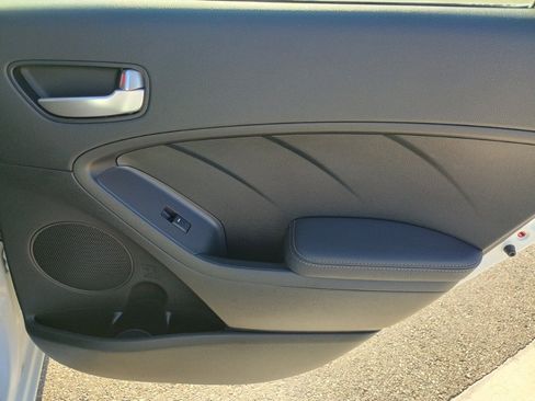 Used 2017 Kia Forte LX image 18